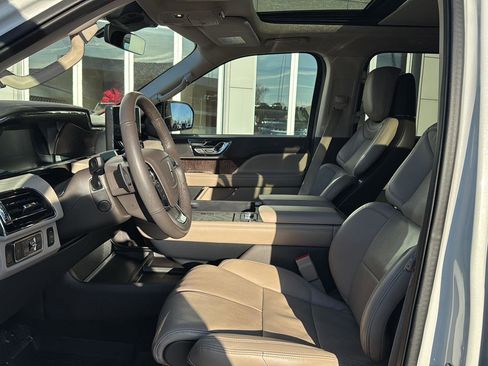 Used 2022 Lincoln Navigator L Reserve image 8
