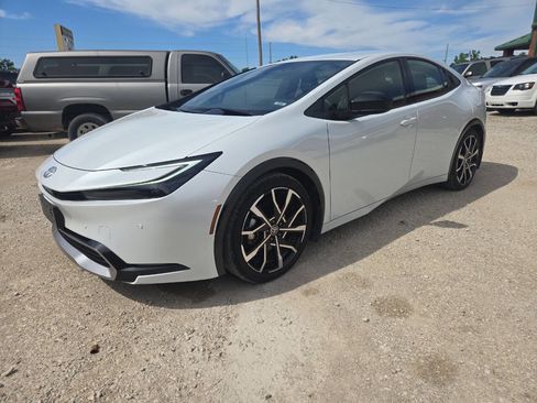 Used 2023 Toyota Prius Prime FWD image 4