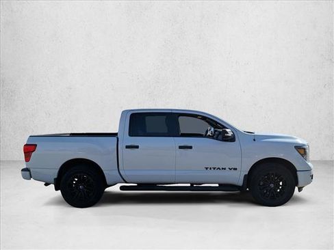Used 2019 Nissan Titan SV w/ SV Convenience Package image 4
