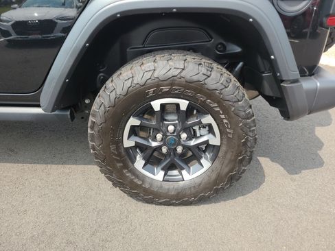 Used 2024 Jeep Wrangler Unlimited Rubicon 4xe w/ Technology Group AWD/4WD image 10