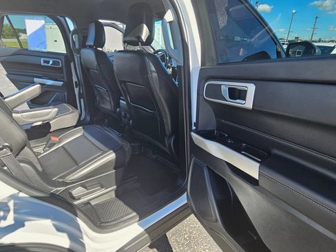 Used 2022 Ford Explorer XLT w/ Equipment Group 202A AWD/4WD image 25