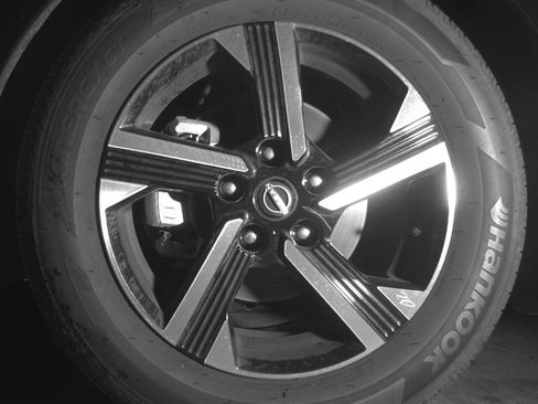 Used 2025 Nissan Sentra SV FWD image 12