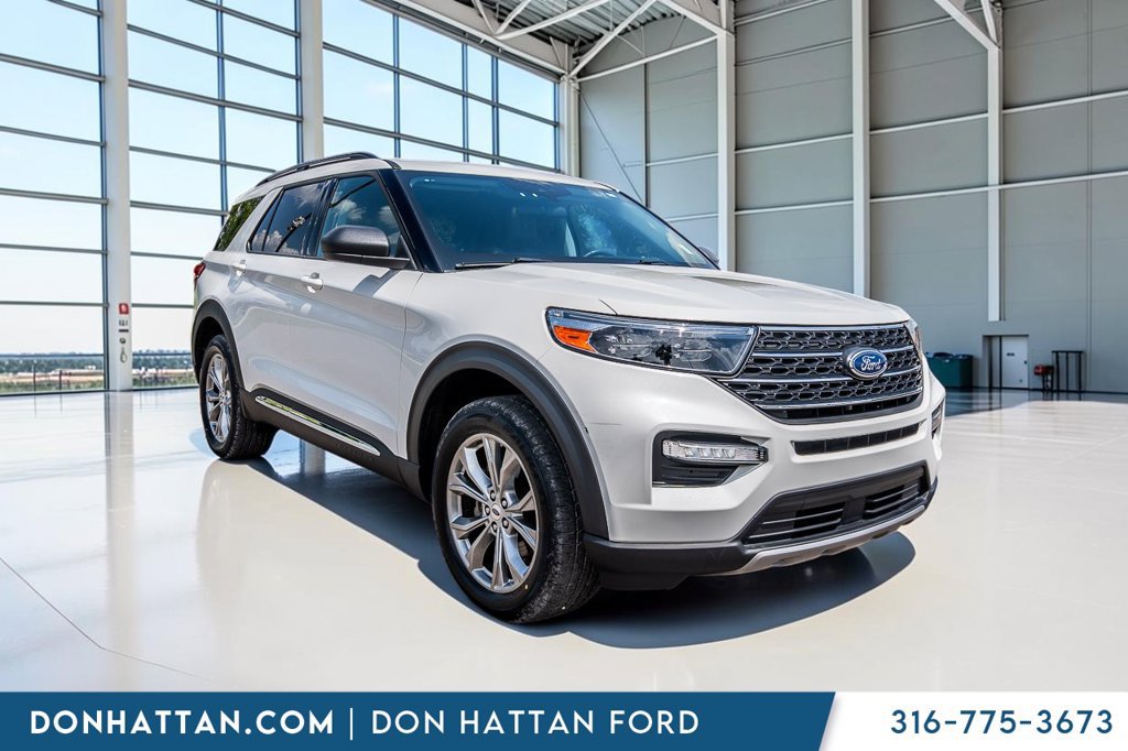Used 2023 Ford Explorer XLT w/ Equipment Group 202A AWD/4WD image 34