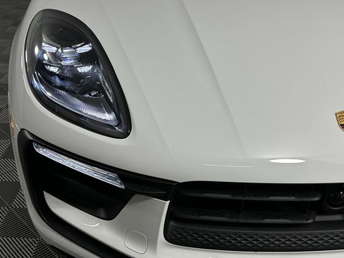 Certified 2025 Porsche Macan image 12