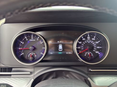 Used 2022 Kia Carnival LX FWD image 11