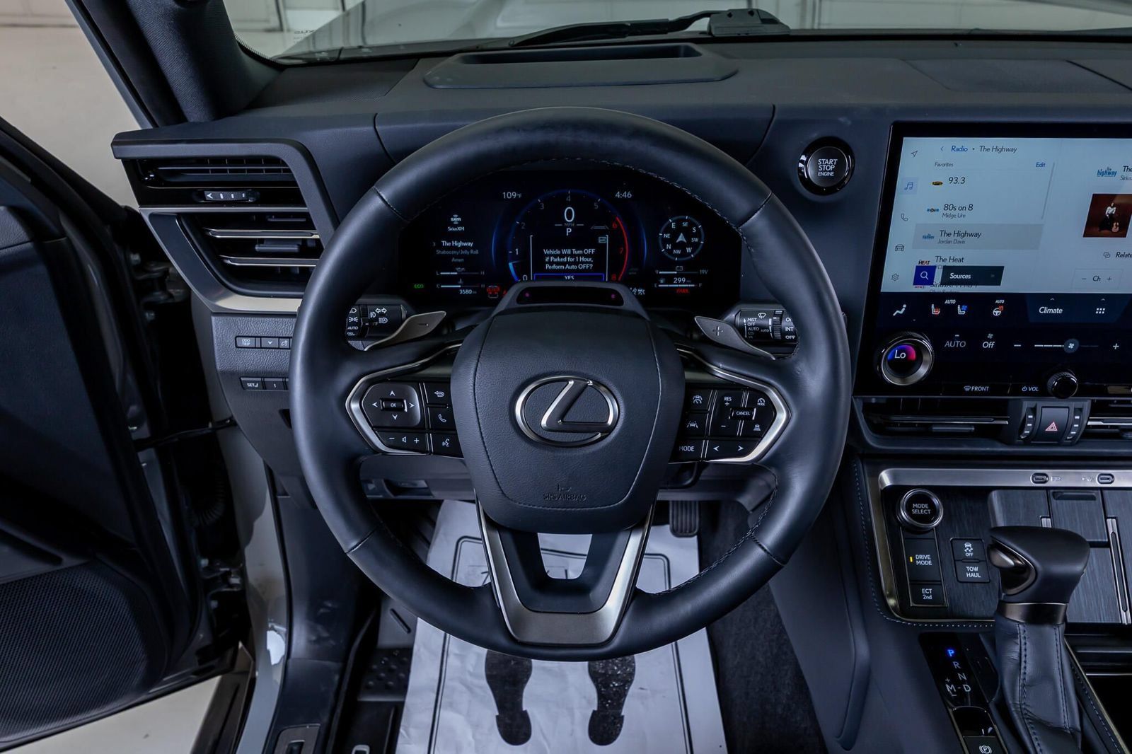 Used 2026 Lexus GX 550 w/ Accessory Package (2T) AWD/4WD image 17
