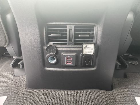 Used 2024 Nissan Titan SV w/ SV Convenience Package image 24