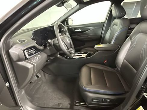 Used 2024 Buick Envista Sport Touring w/ Convenience I Package FWD image 11
