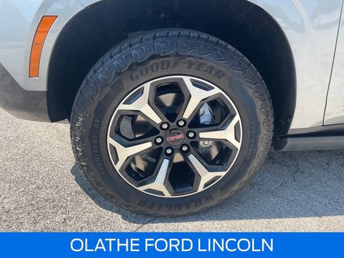 Used 2025 GMC Yukon AT4 w/ AT4 Premium Package AWD/4WD image 11