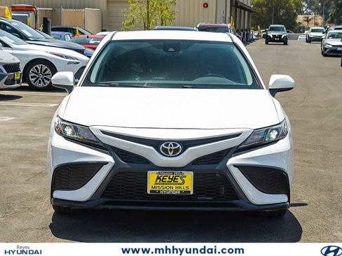Used 2021 Toyota Camry SE w/ Carpet Mat Package (TMS) FWD image 2