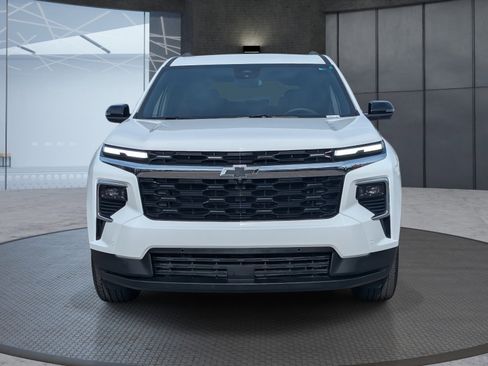 Used 2025 Chevrolet Traverse LT w/ Enhanced Driving Package image 9