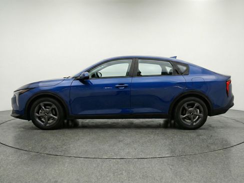 Used 2025 Kia K4 LXS image 5