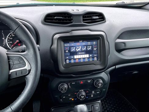 Used 2020 Jeep Renegade Latitude w/ Cold Weather Group image 18