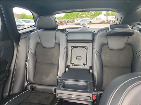 Used 2018 Volvo XC60 T5 R-Design w/ Convenience Package AWD/4WD image 14