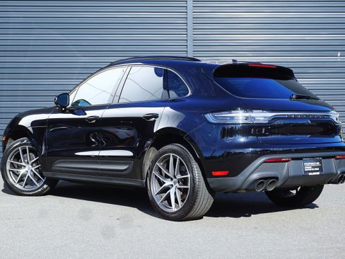Certified 2024 Porsche Macan AWD/4WD image 3