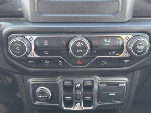 Used 2020 Jeep Wrangler Unlimited Sport image 18