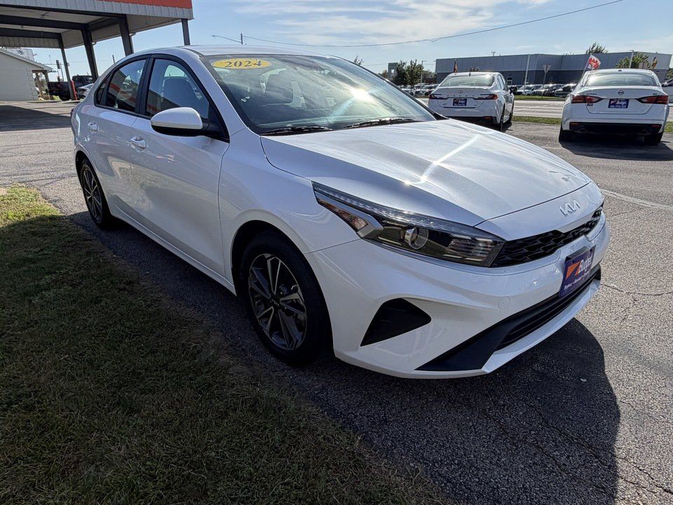 Used 2024 Kia Forte LXS FWD image 7