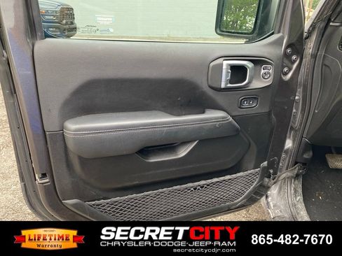 Used 2023 Jeep Wrangler Unlimited Sahara AWD/4WD image 14
