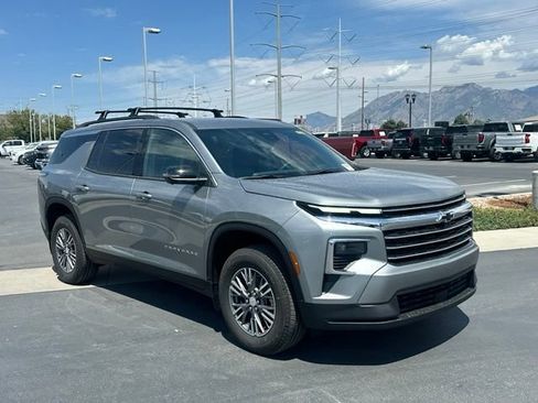 New 2026 Chevrolet Traverse LT w/ Driver Confidence Package AWD/4WD image 9