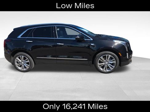 Used 2025 Cadillac XT5 Premium Luxury w/ LPO, Floor Liner Package AWD/4WD image 2