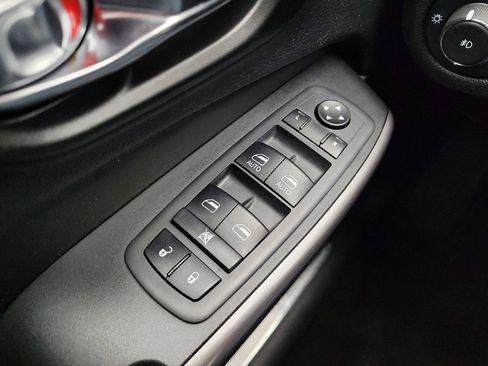 Used 2021 Jeep Cherokee Limited image 27