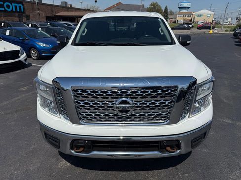 Used 2018 Nissan Titan SV w/ SV Convenience Package image 9
