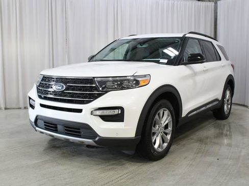 Used 2023 Ford Explorer XLT w/ Equipment Group 202A AWD/4WD image 37