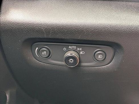 Used 2020 Chevrolet Traverse LT FWD image 13