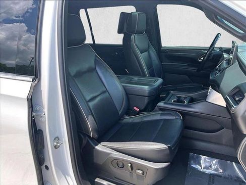 Used 2021 GMC Yukon XL SLT w/ SLT Premium Package RWD image 9