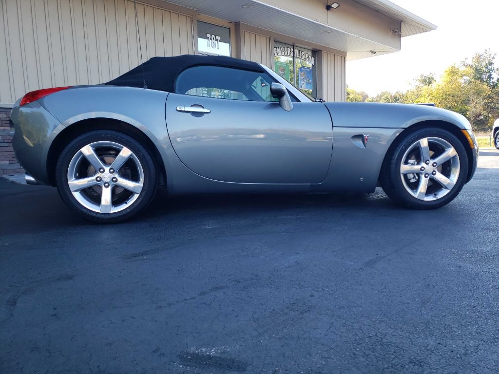Used 2006 Pontiac Solstice Convertible w/ Premium Package RWD image 6