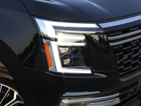 New 2025 Nissan Armada Platinum w/ Convenience Package image 2