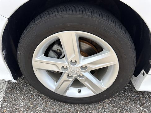 Used 2014 Toyota Camry SE FWD image 10