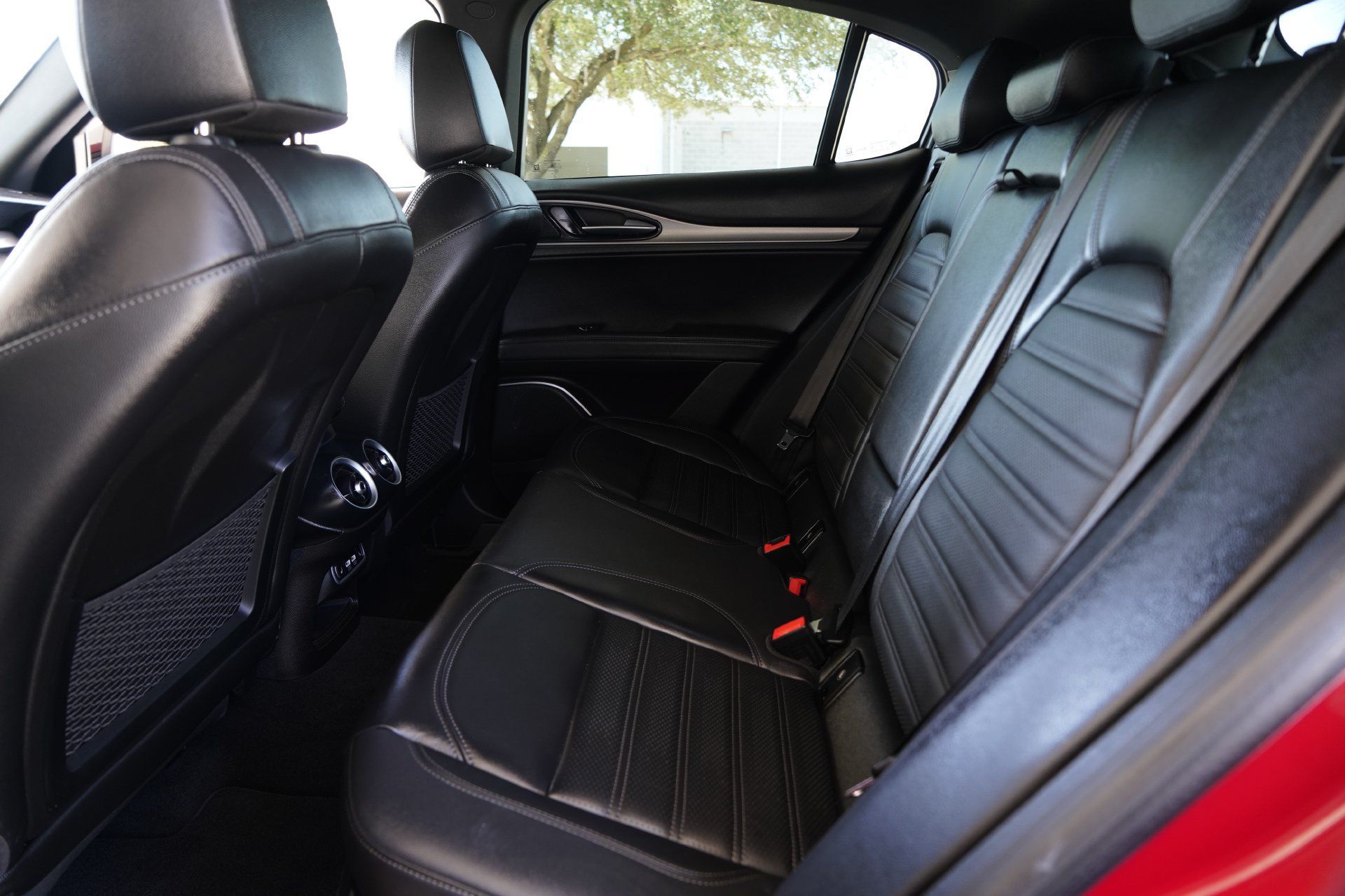 Used 2023 Alfa Romeo Stelvio Veloce AWD/4WD image 32