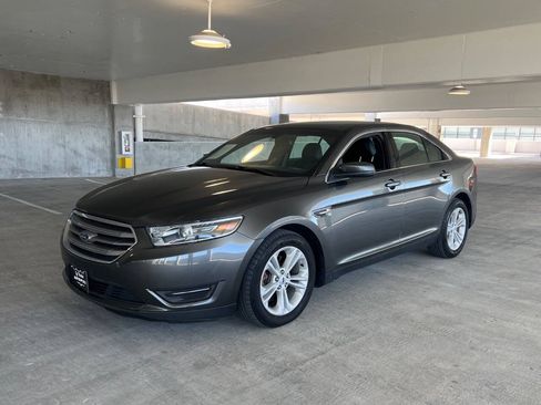 Used 2018 Ford Taurus SEL FWD image 10