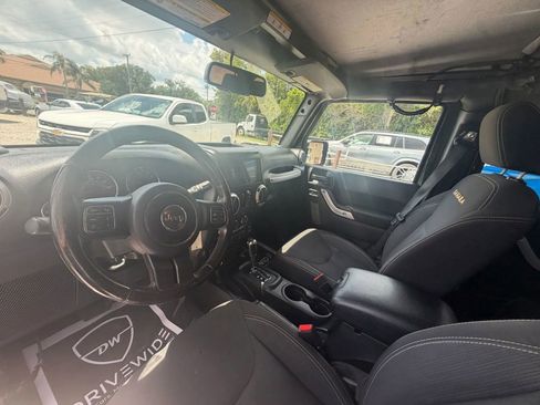 Used 2015 Jeep Wrangler Unlimited Sahara w/ Connectivity Group AWD/4WD image 10