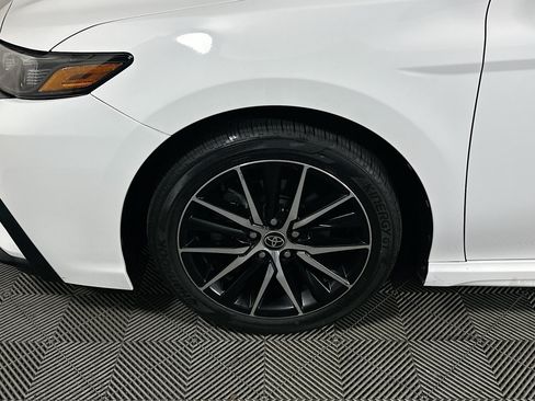 Used 2023 Toyota Camry SE FWD image 11