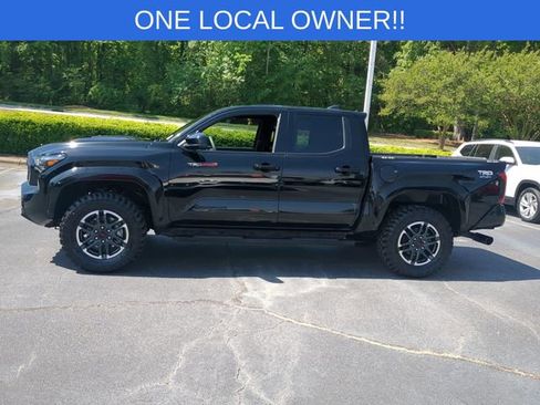 Used 2025 Toyota Tacoma TRD Sport AWD/4WD image 2