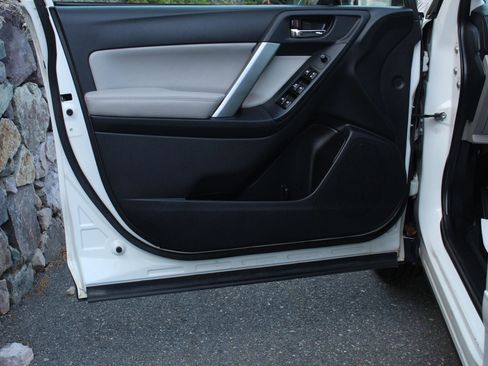 Used 2014 Subaru Forester 2.5i Limited image 12