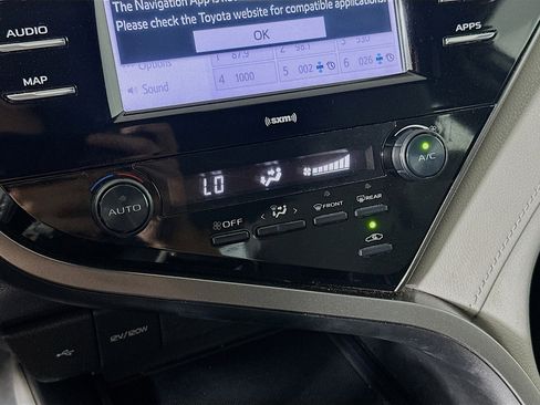 Used 2020 Toyota Camry SE image 23