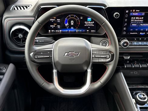 Used 2025 Chevrolet Colorado Z71 image 21