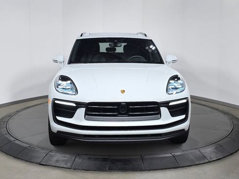 Certified 2025 Porsche Macan AWD/4WD image 10