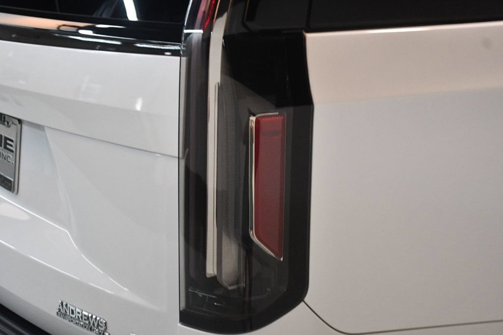 Used 2022 Cadillac Escalade Sport w/ Touring Package AWD/4WD image 17