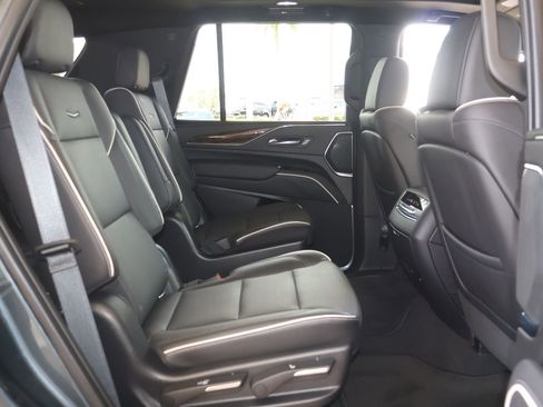 Used 2021 Cadillac Escalade Premium Luxury RWD image 18