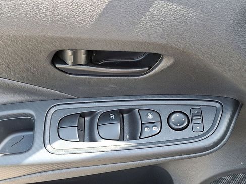 Used 2025 Nissan Versa S w/ Trunk Package FWD image 10