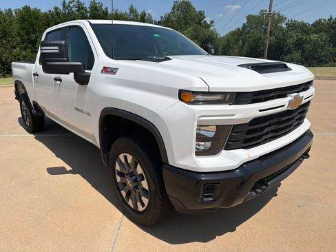 Used 2024 Chevrolet Silverado 2500 Custom w/ Custom Value Package AWD/4WD image 4