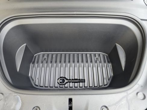 Used 2024 Tesla Model Y Long Range image 42