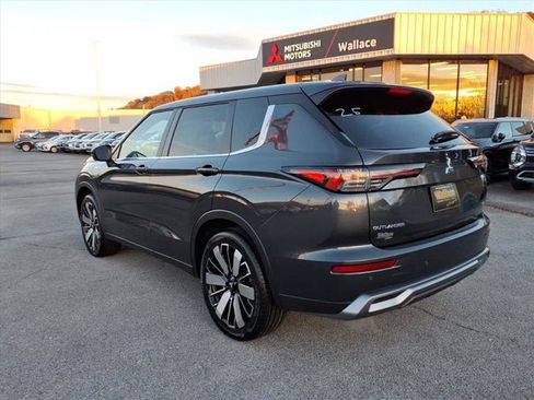 New 2025 Mitsubishi Outlander SE image 3