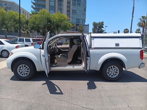 Used 2015 Nissan Frontier SV RWD image 15
