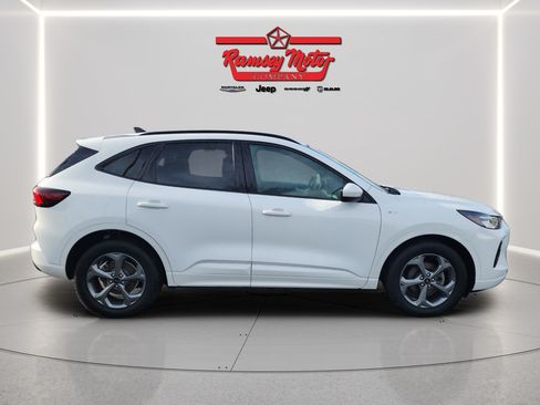 Used 2023 Ford Escape ST-Line Select AWD/4WD image 6