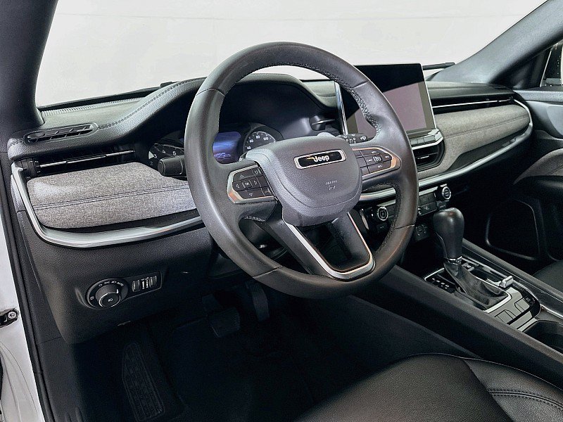 Used 2024 Jeep Compass Latitude AWD/4WD image 9